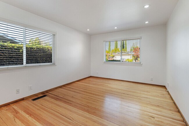 Building Photo - Spacious Saratoga Home with Great Outdoor ...