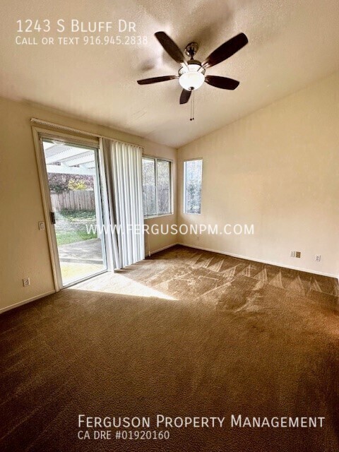 Building Photo - 1243 S Bluff Dr