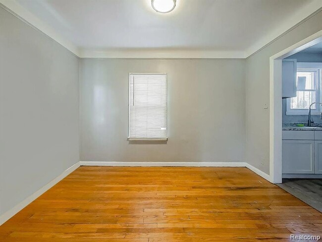 Building Photo - 9744 Lakepointe St