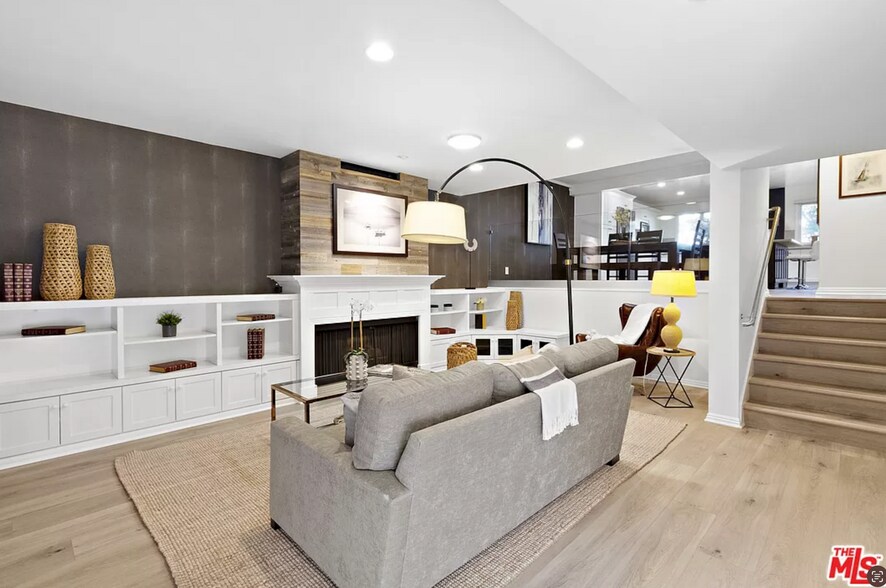 Building Photo - 4738 La Villa Marina