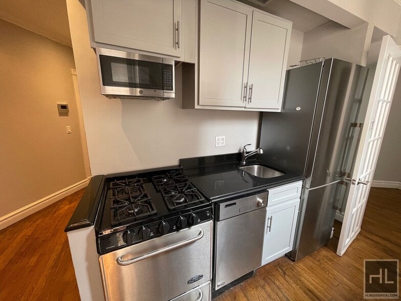 Building Photo - E 13TH ST.