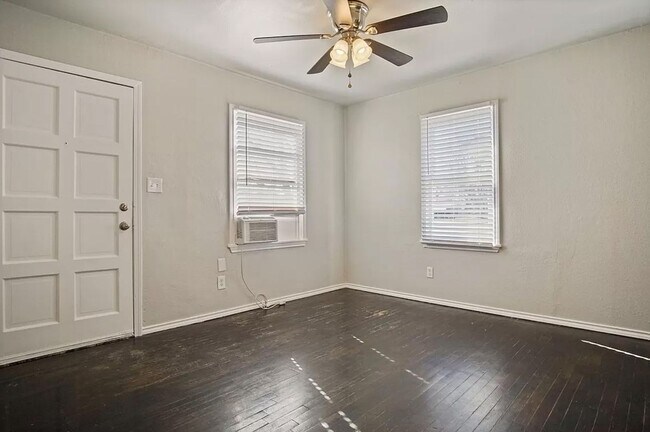 Building Photo - Cozy 3BD/1BTH Home Conveniently Located near I-240 & I-44