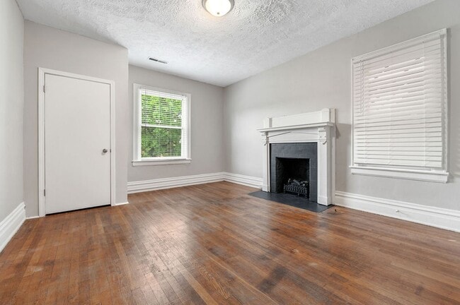 Building Photo - 1110 10th St