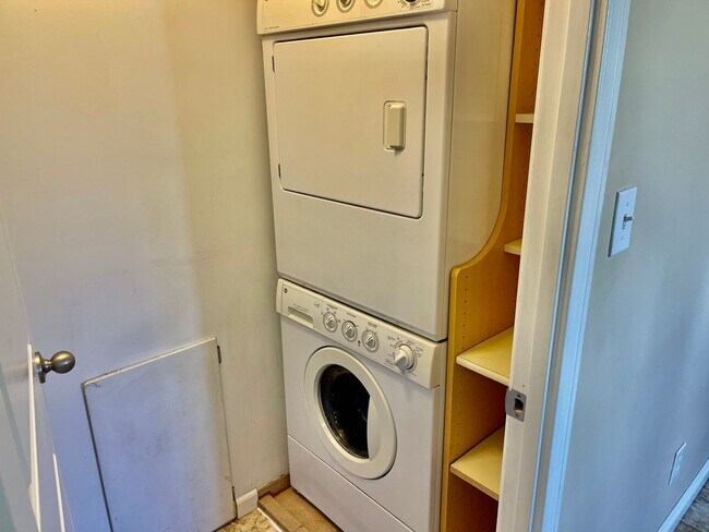 Building Photo - Charming South Hill Home