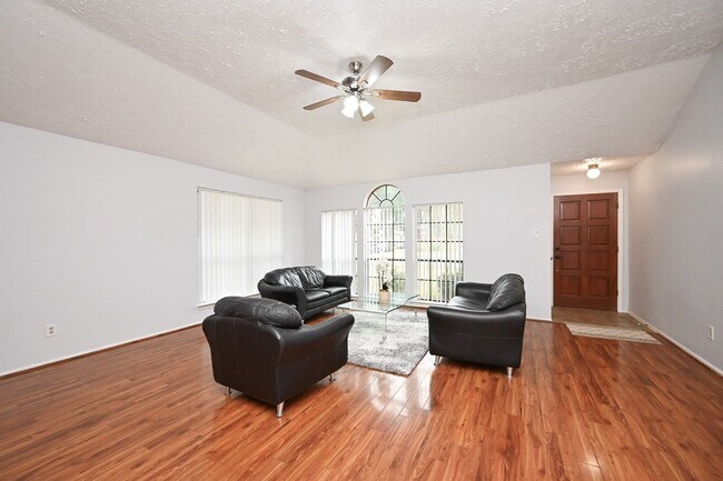 Building Photo - 3551 Santa Rosa Ln