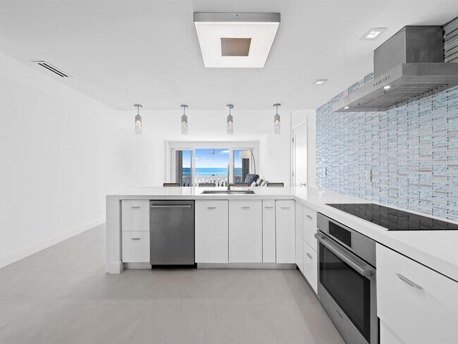 Building Photo - 2000 S Ocean Dr