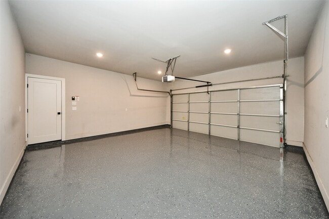 Building Photo - 2189 Mansfield St