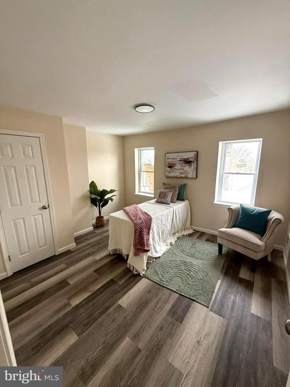 Building Photo - 1028 E North Ave