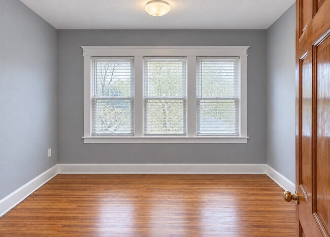 Building Photo - 337 Riverside Dr