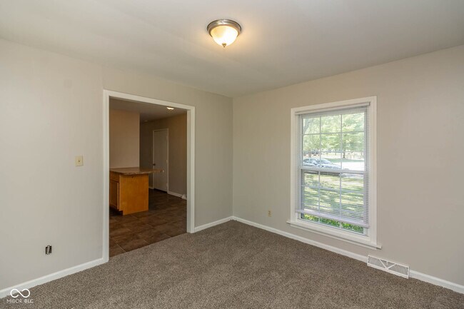 Building Photo - 9 Greenbriar Ln