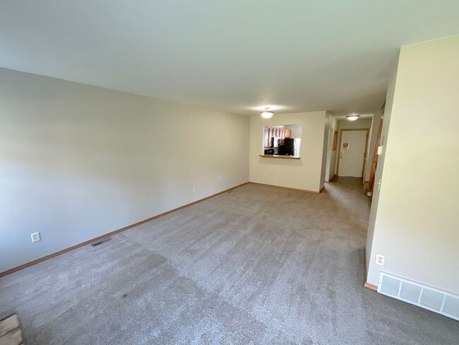 Building Photo - 2 Bedroom Townhome Available Near Austin B...