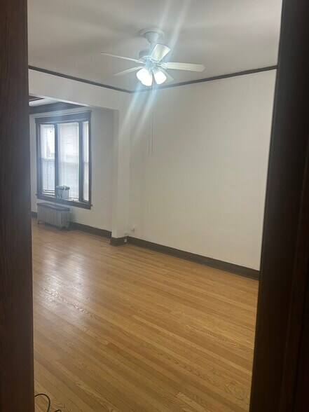 Building Photo - 2919 W Diversey Ave