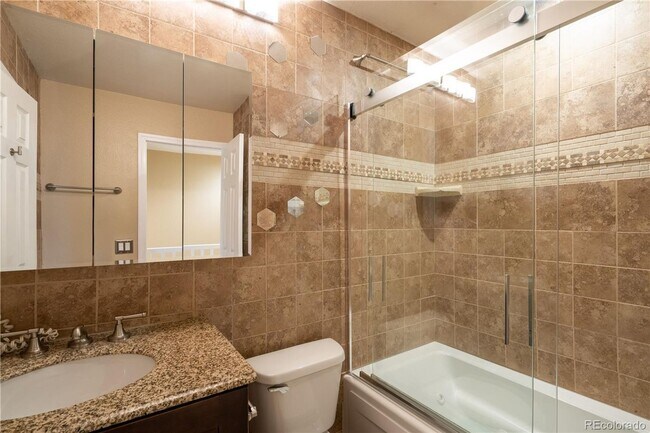 Building Photo - Beautiful Two Bedroom Two Bath Townhome in Indian Creek