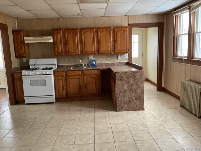 Building Photo - 76 Lawrence Ave