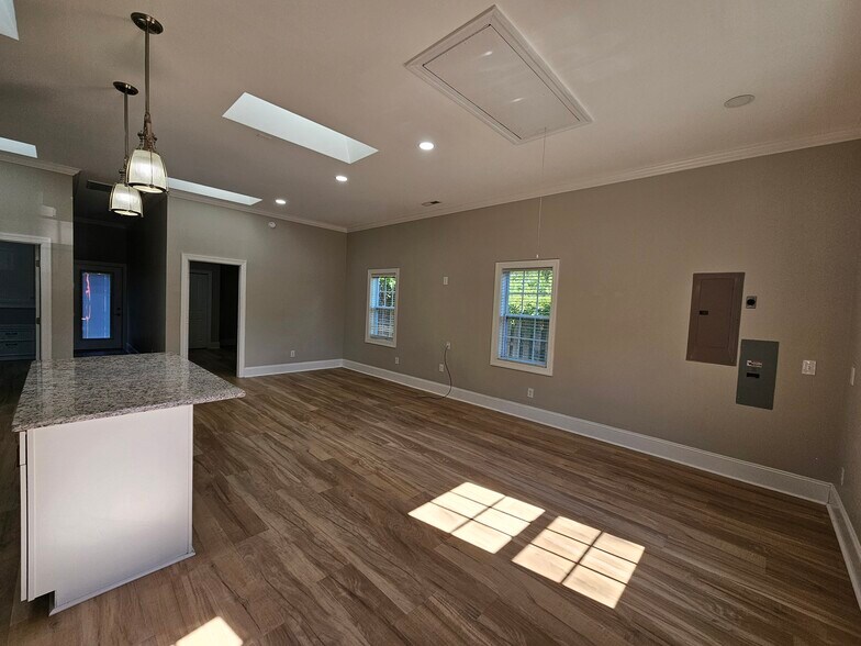Building Photo - 621 Hadley Ct