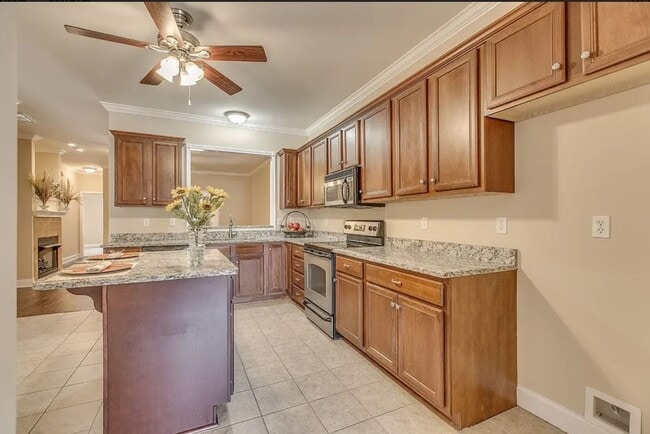 Building Photo - BEAUTIFUL CONDO, WALKING DISTANCE TO MTSU CAMPUS!