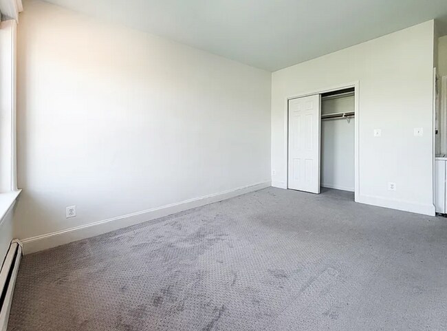 Building Photo - 101 7th St SE