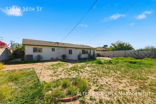 Building Photo - 936 W 16th St