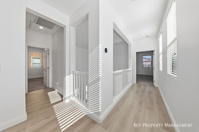 Building Photo - 956 Via Canale Dr