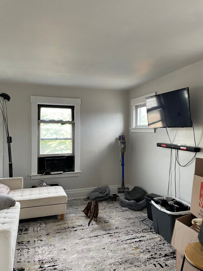 Building Photo - 50 Clarence Ave