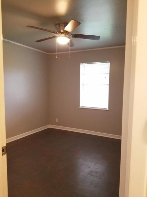 Building Photo - 1932 W Decker Ave