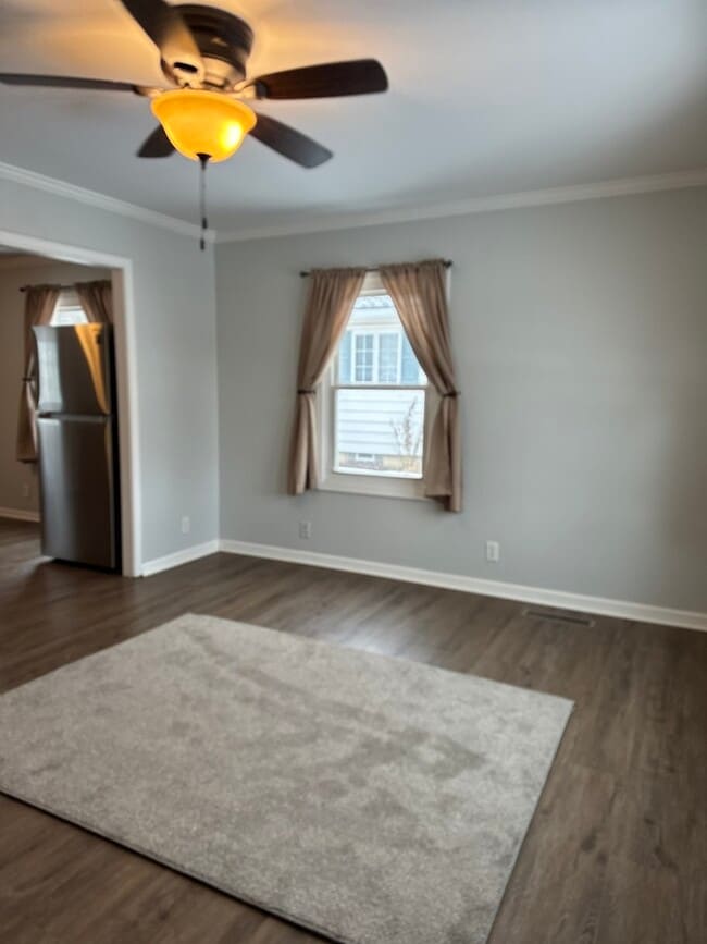 Building Photo - 905 Brentwood Dr