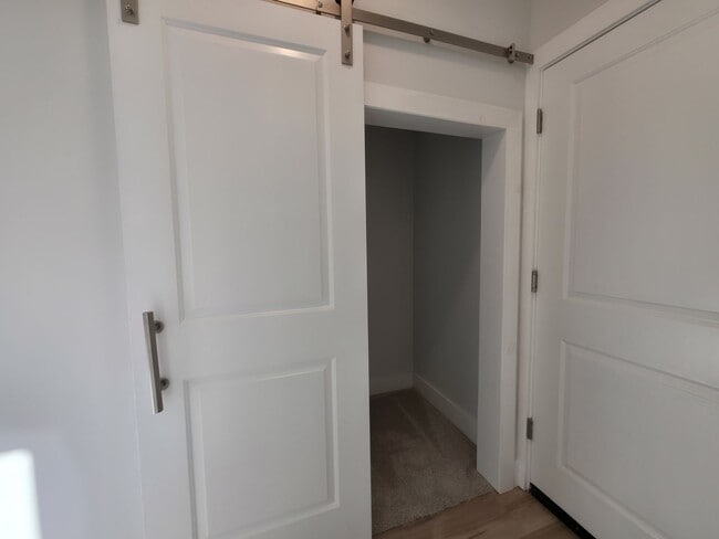 Building Photo - FOR RENT 3 bed, 3.5 bath, 3 level brand new condo