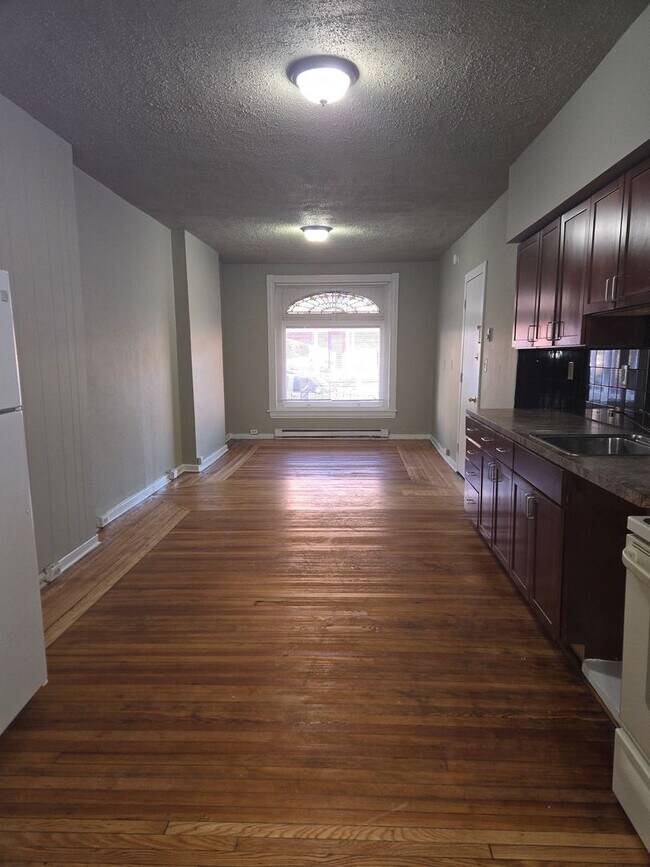 Building Photo - 103 S Madison St