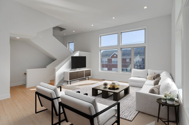 Building Photo - Queen Village Townhome with Parking