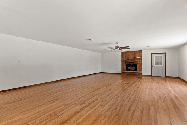 Building Photo - Large 4-Bed Brick Rancher with 2-Car Attached Garage!