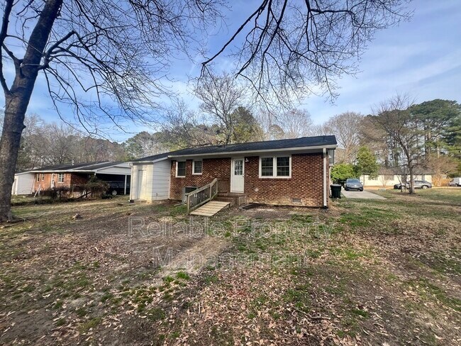 Building Photo - 1703 Foxwood Dr