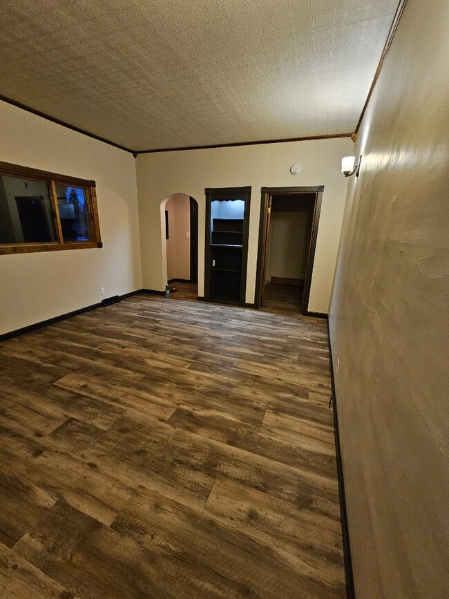 Building Photo - 316 E Walnut St