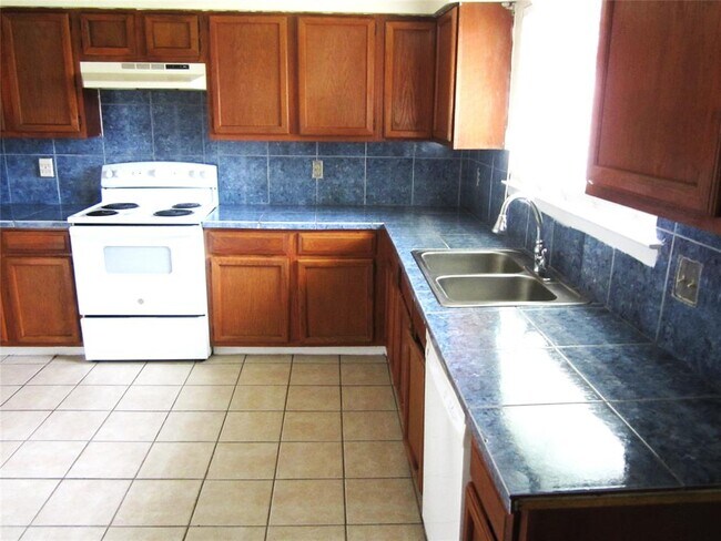 Building Photo - 17907 Fieldglen Dr