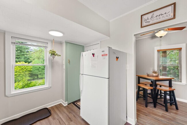 Building Photo - 3175 Rocky River Dr