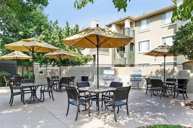 Building Photo - 5100 Vista Grande Dr