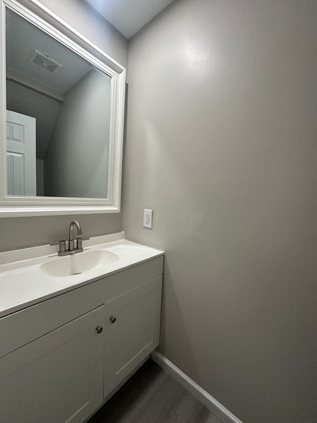 Building Photo - 606 Myrtlewood Cir
