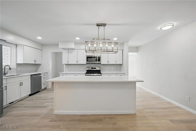 Building Photo - 33115 Ledge Hill Dr