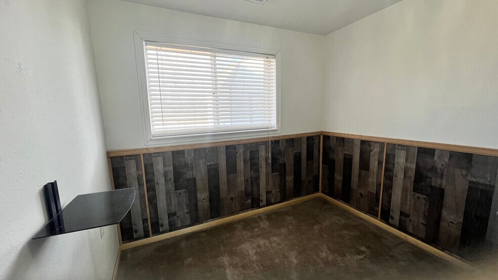 Building Photo - 715 Saratoga Dr