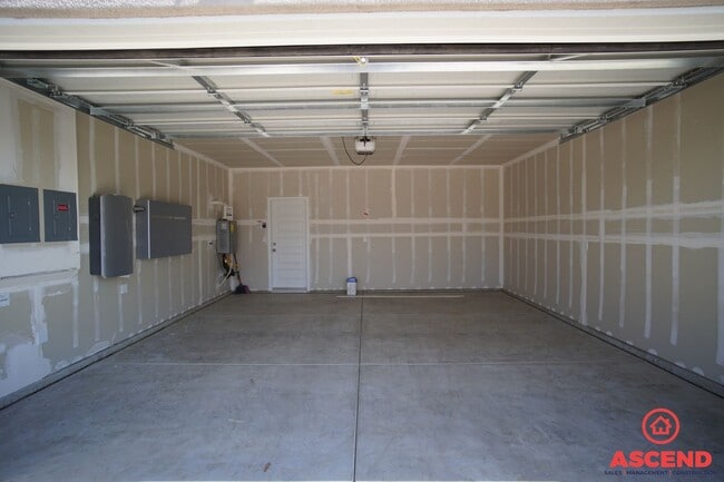 Building Photo - Beautiful New Home Off Gosford and McCutchen!