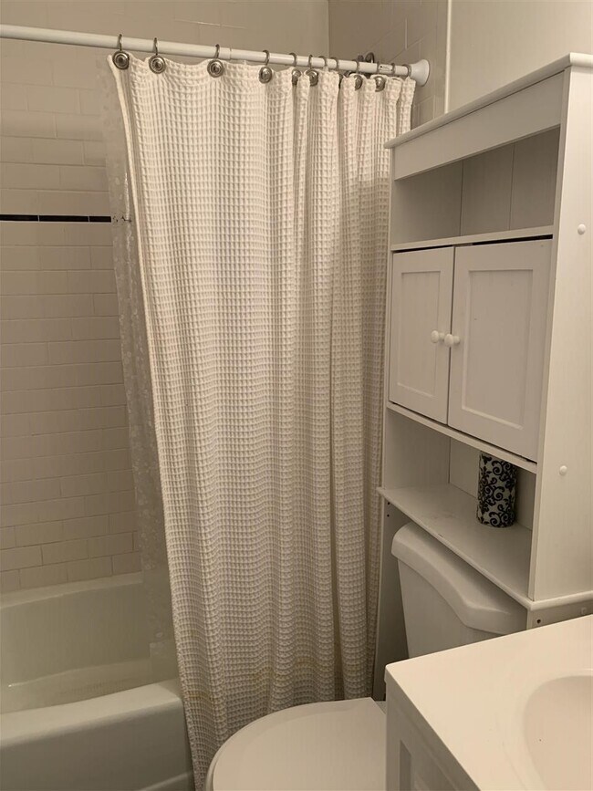 Building Photo - 1216 Washington St