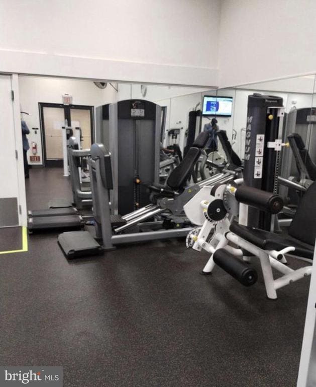 Building Photo - 20926 Valley Forge Cir