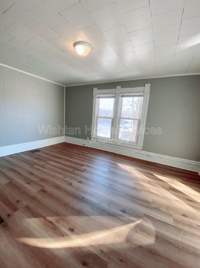 Building Photo - 236 W Washington St