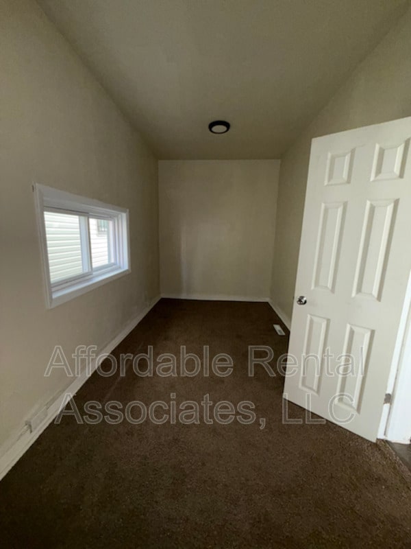 Building Photo - 505 W Maple St