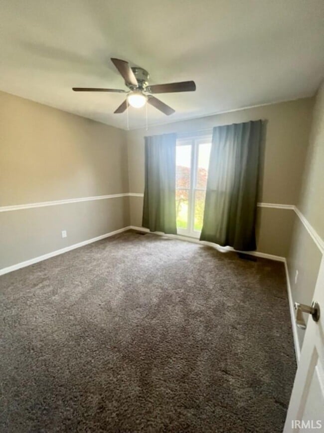 Building Photo - 8933 Shadow Ridge Dr