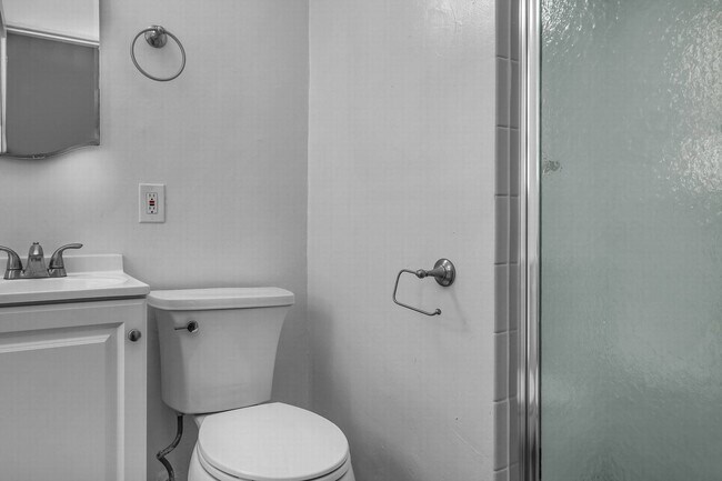 Building Photo - Excellent WeHo Location!