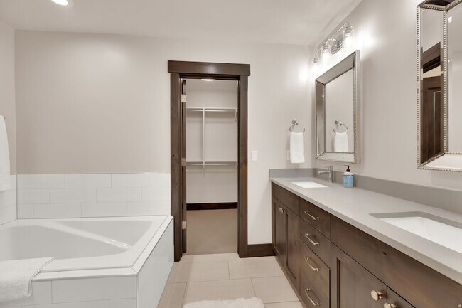 Building Photo - 6357 E 820 S