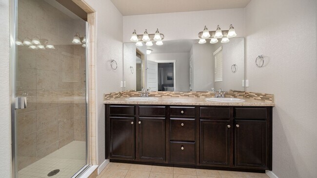 Building Photo - Furnished Rental in the Spring Creek Neighborhood