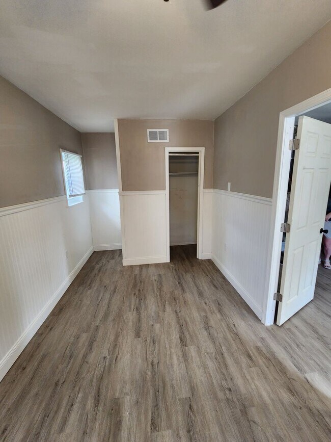 Building Photo - 534 Park Ave