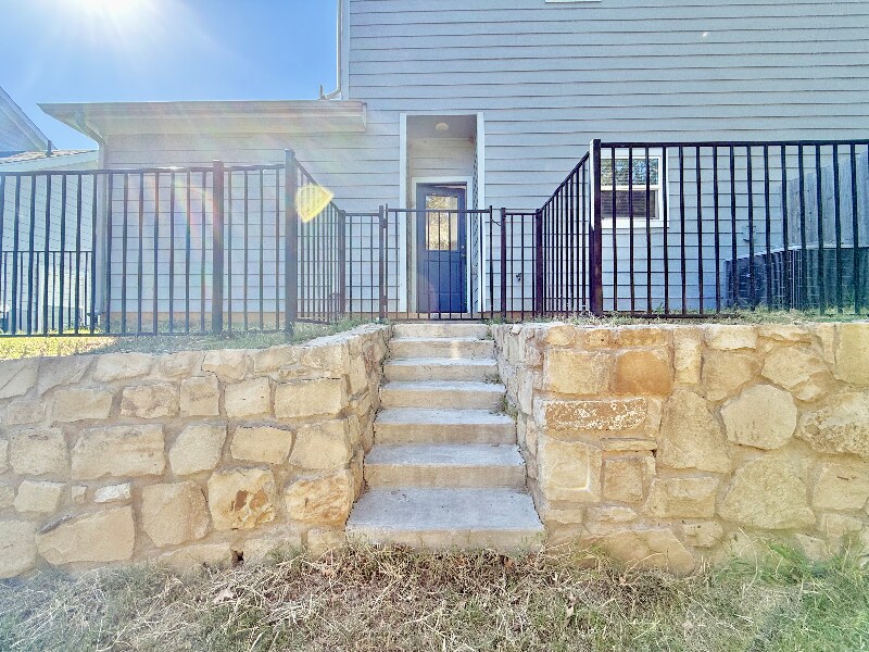 Building Photo - 988 S 6th Ave