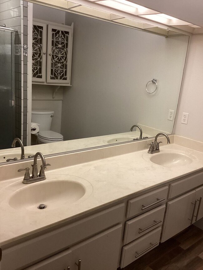 3 bd 2.5 bath in The Grove gated community 750 Lincoln Rd Yuba City